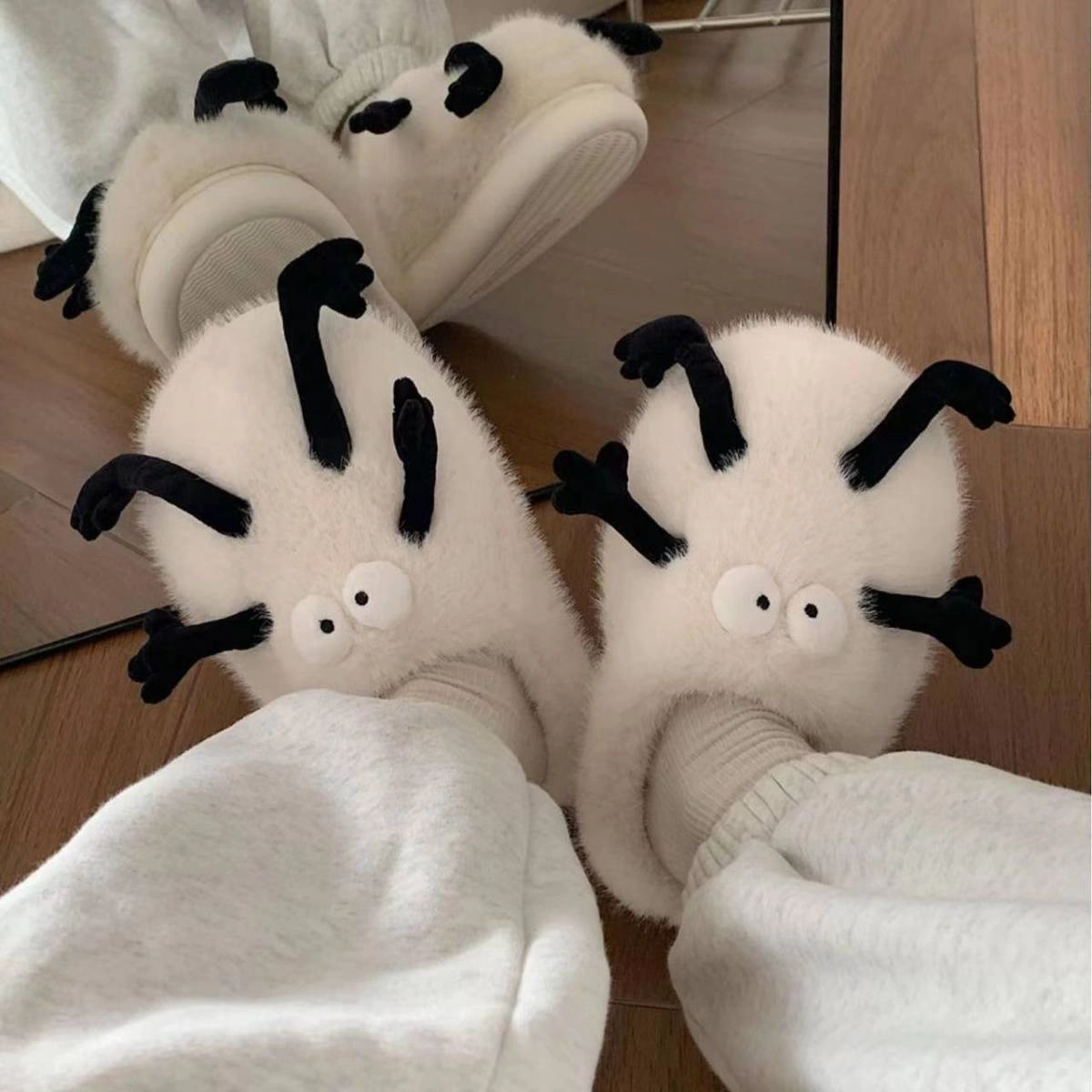 1 Pair Women's Cute Cartoon Design Bedroom Slippers, Trendy Fluffy Soft Warm Non-slip Bedroom Slippers, Fashionable Slippers for Fall & Winter