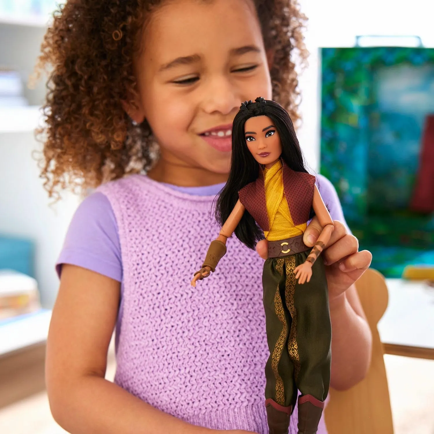 Disney Store Official Raya Princess Story Doll 11 Inches, Includes Coloring Book and Additional Dress, Classic Outfit, Toys for Girls