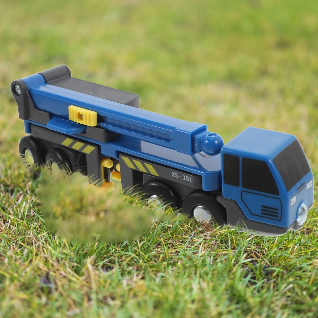 Plastic Telescopic Crane Truck Toy for Kids, 6.69 Inch Extendable Arm, 360° Rotating Crane, Inertia Push Engineering Vehicle for Boys, Blue