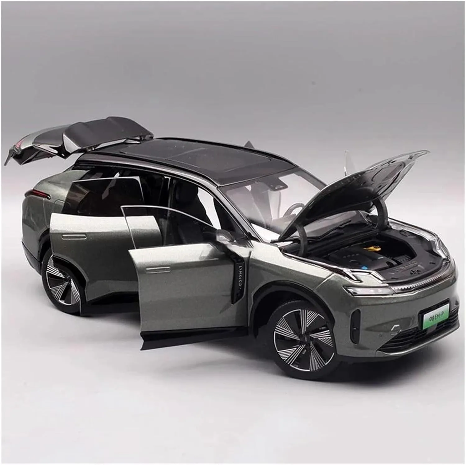 Sports car Metal Model Die-cast 1:18 for Lynk & Co 08em-p New Energy SUV Alloy Car Model Collection Hobby Ornament Display for Home Décor(White)